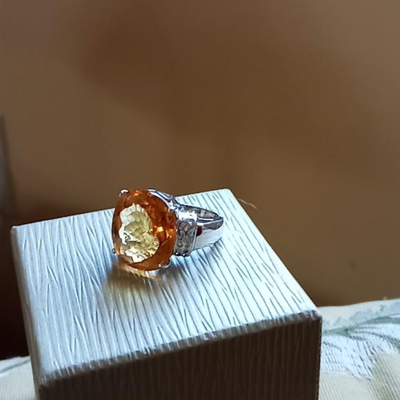 Ring - Picture 2 of 4